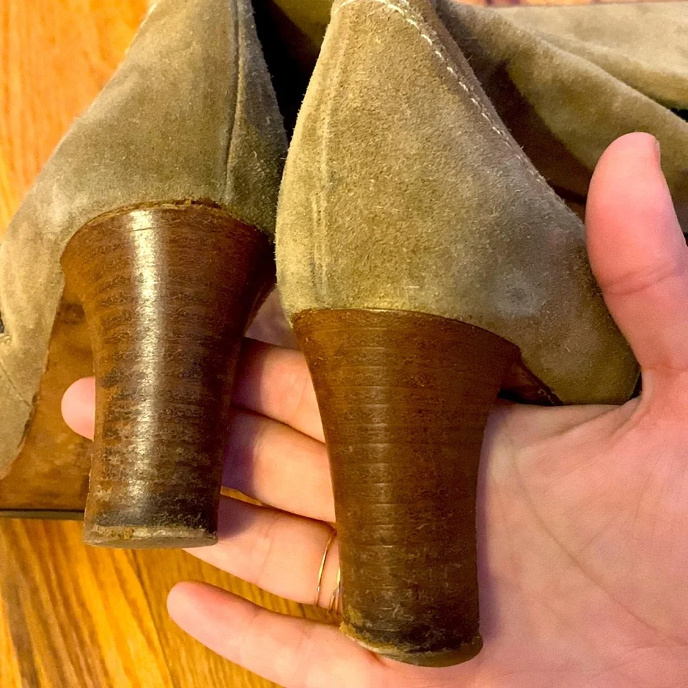 Y2K Rare find. Ralph Lauren 7.5 tan suede boots. Good condition. Some wear. - Picture 6 of 9